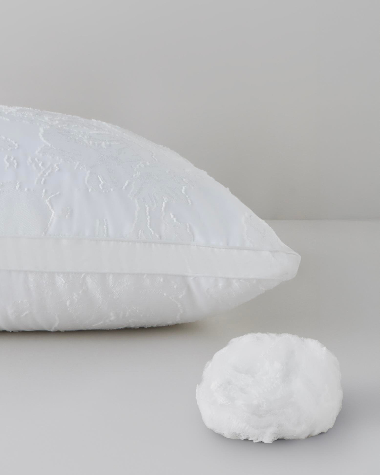 Fleur 3D Jakarlı Yastık 50x70 cm Beyaz