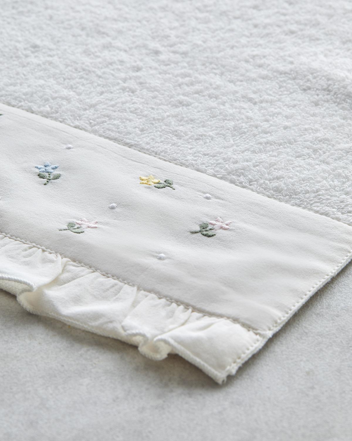 Floral Garden Pamuklu Nakışlı Yüz Havlusu 50x80 cm Ekru