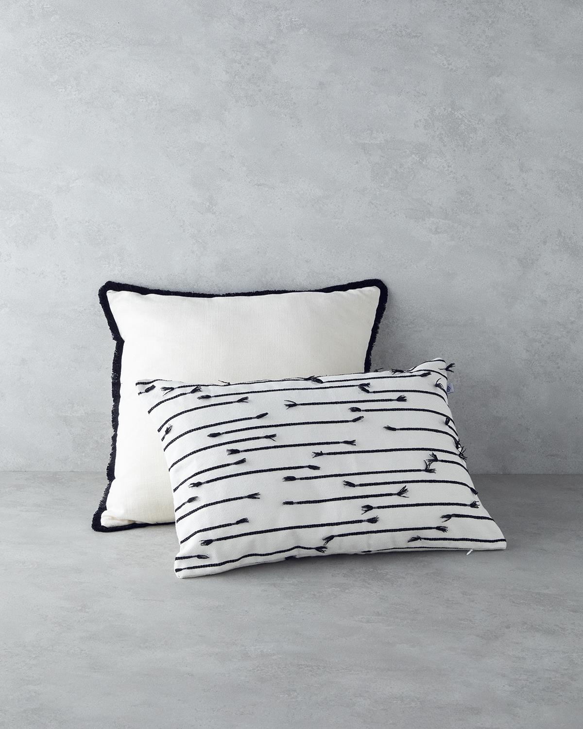 Fringe Jakarlı Dekoratif Kırlent 35x50 cm Ekru-Siyah