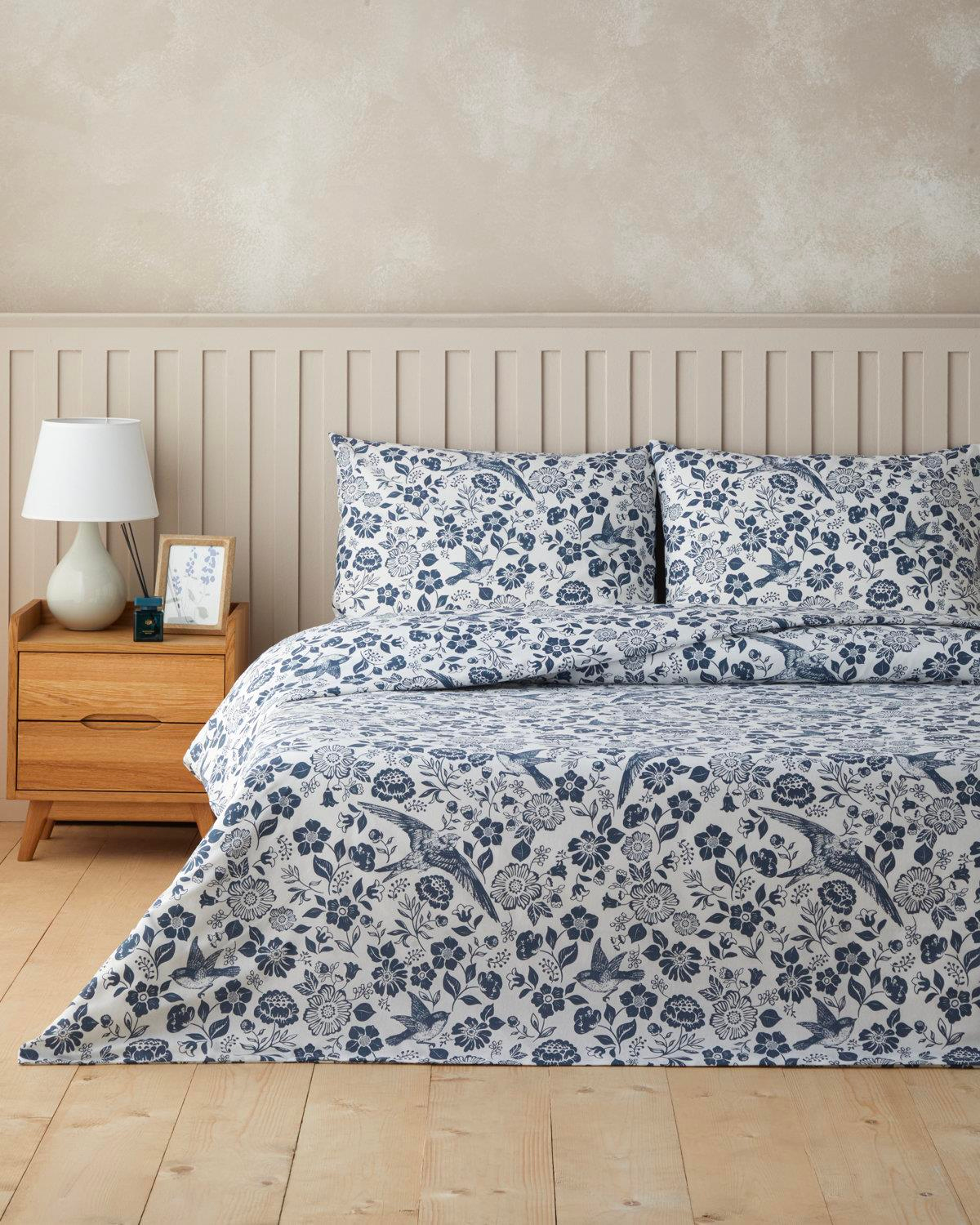 Garden Lullaby  Kolay Ütülenir Çift Kişilik Nevresim Takımı 200x220 cm Koyu Mavi