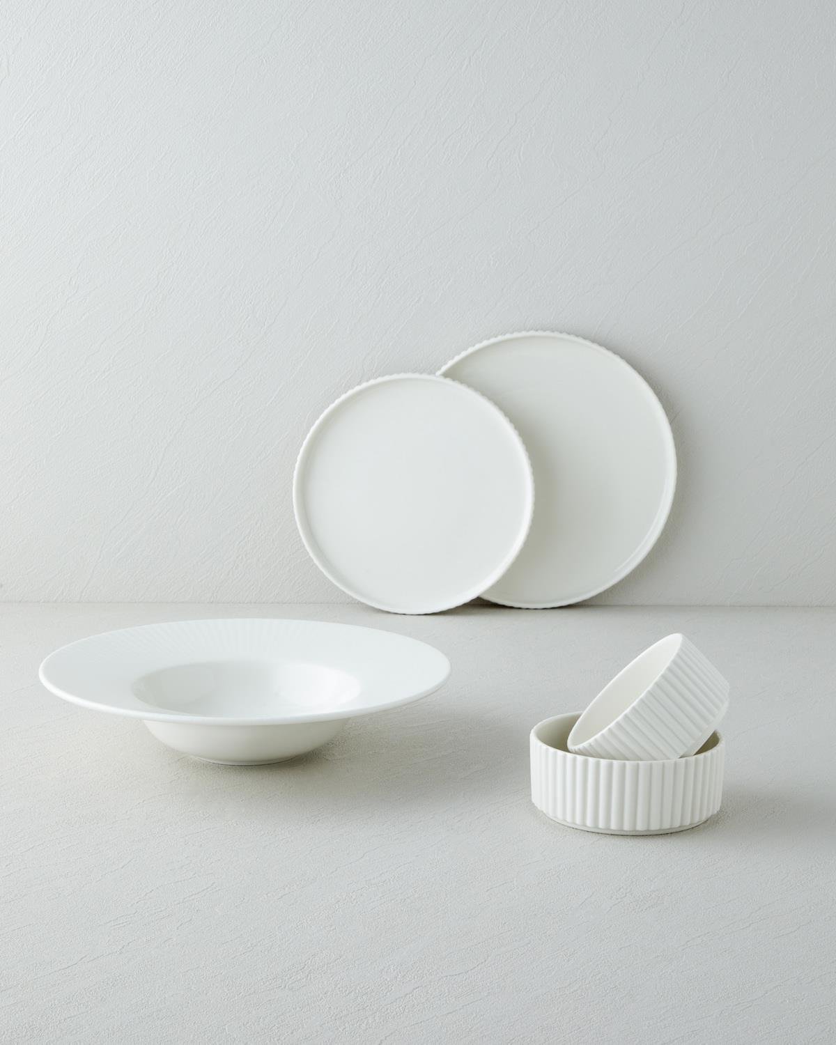 Lunara Porselen Servis Tabağı 24 cm Beyaz