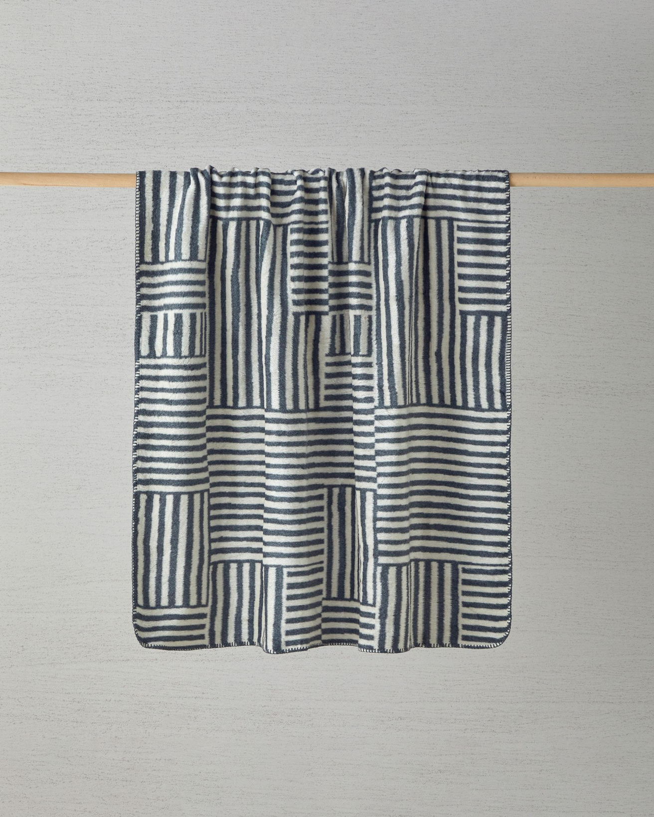 New Line Akrilik Tv Battaniye 130x170 cm Siyah-Krem