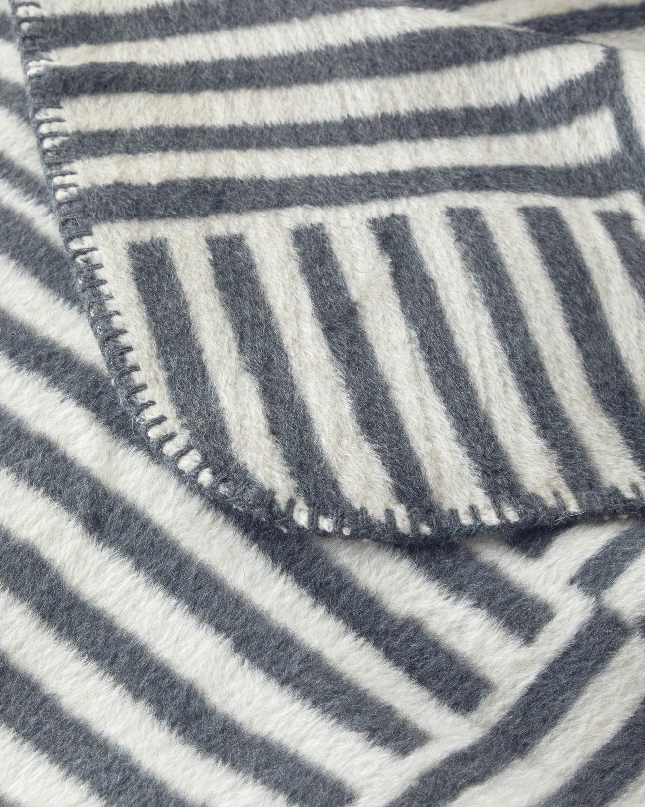 New Line Akrilik Tv Battaniye 130x170 cm Siyah-Krem