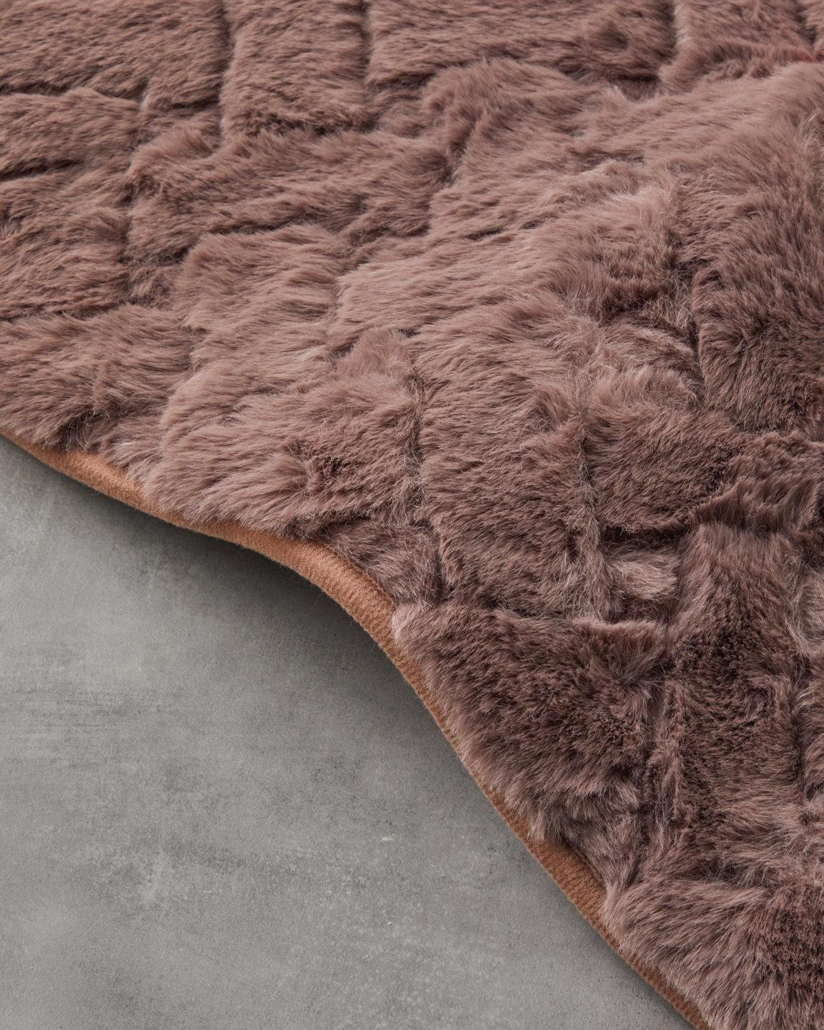 Peggy Peluş Halı 120x180 cm Kahve