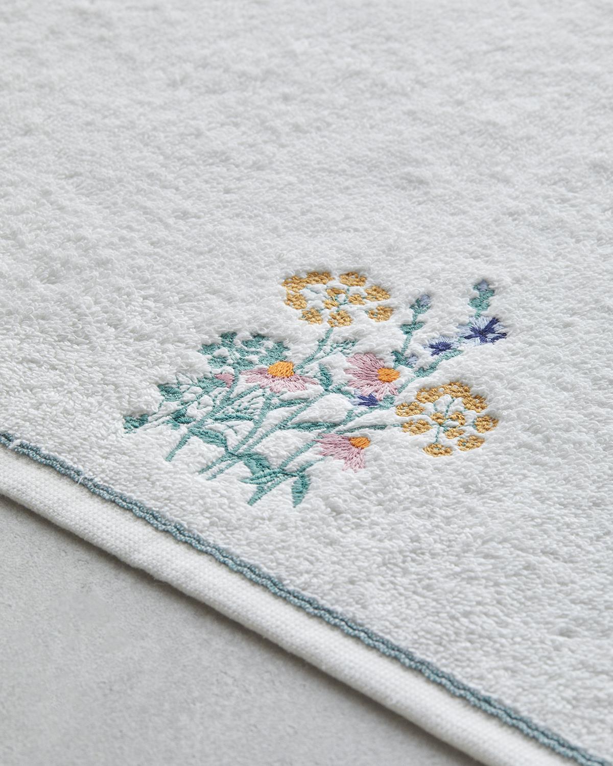 Posy Flowers Pamuklu Nakışlı Yüz Havlusu 50x80 cm Ekru