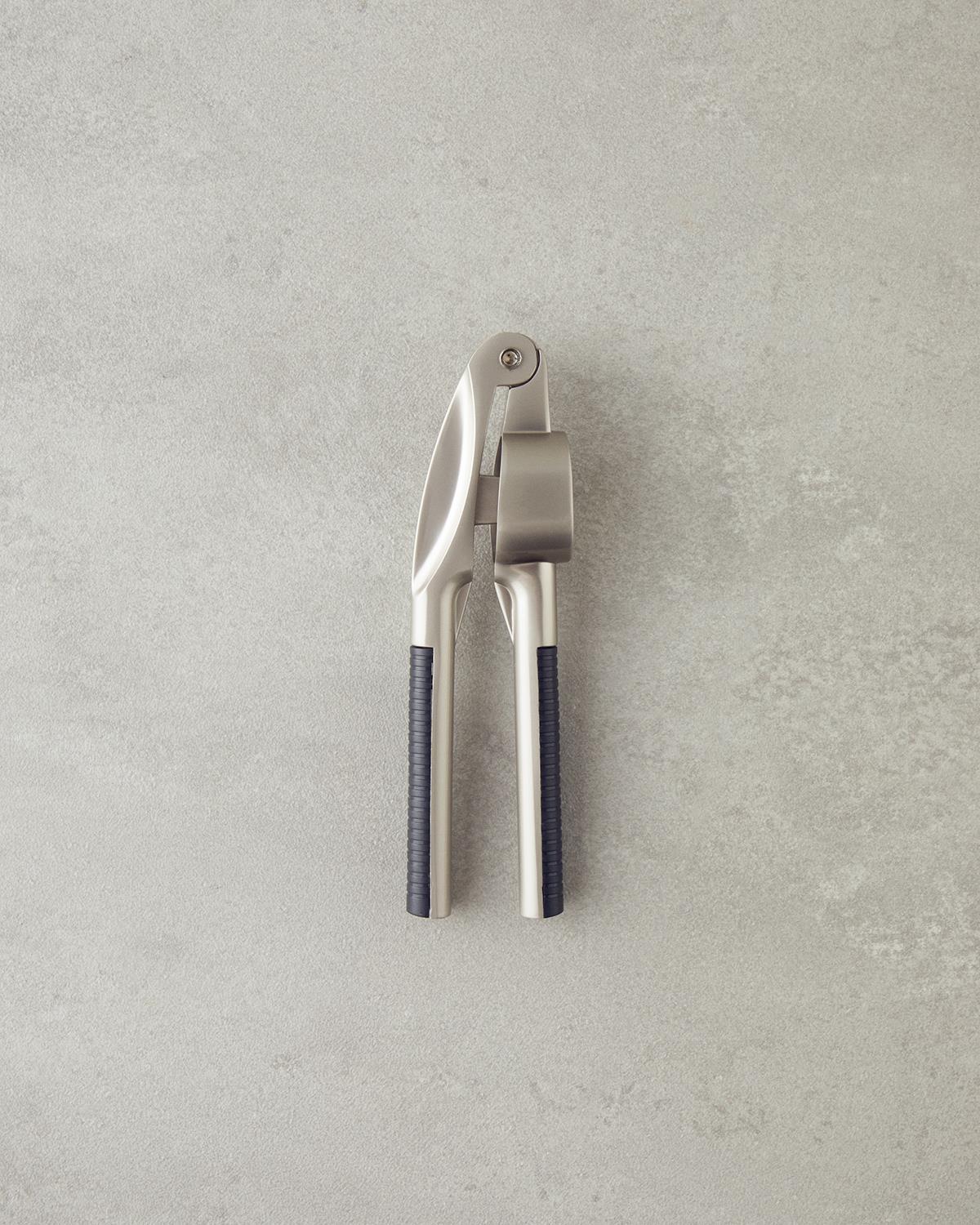 Rowena Metal Sarımsak Ezici 16 cm Siyah