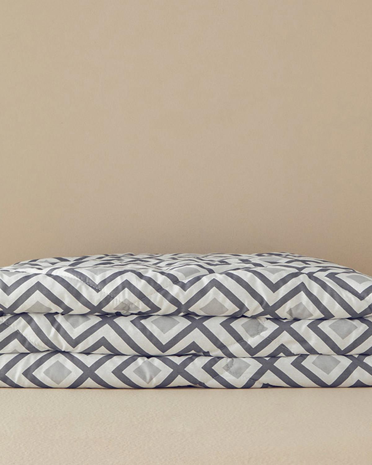 Tales Polycotton Çift Kişilik Yorgan Gri