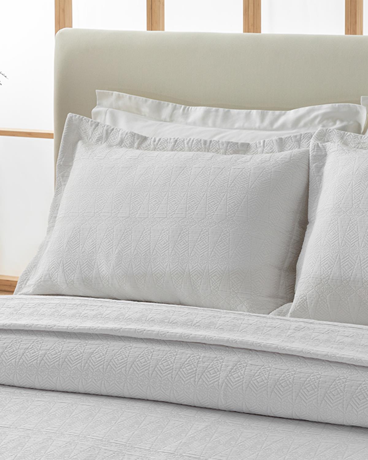 Triangle Polycotton Jakarlı Çift Kişilik Yatak Örtüsü Takımı Beyaz