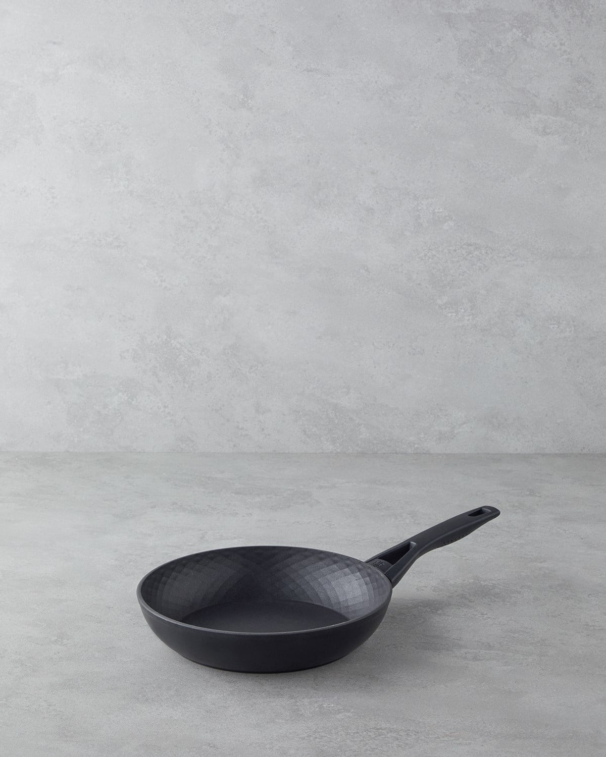 Pro Grade Alüminyum İndüksiyon Tabanlı Tava 22 cm Siyah