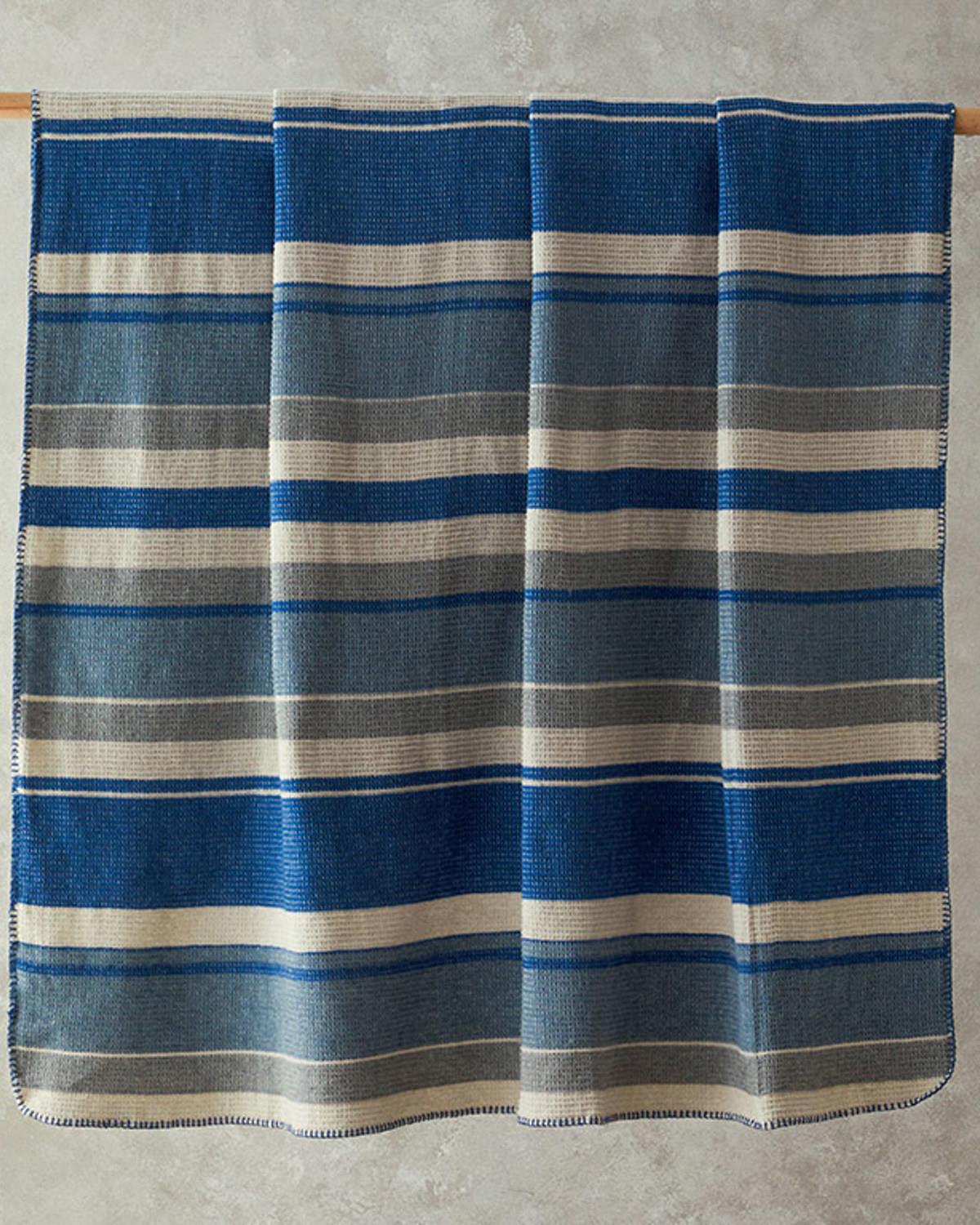 Striped Dört Mevsim Çift Kişilik Battaniye Mavi