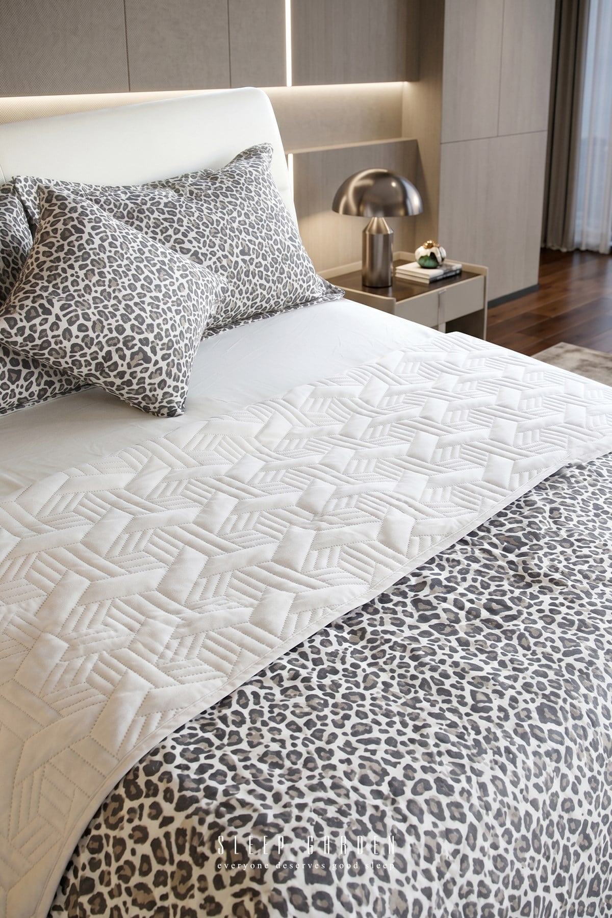 Sleep Garden Modern Leopar Desenli Yatak Örtüsü Seti Çift Taraflı Kapitoneli Sleep Garden