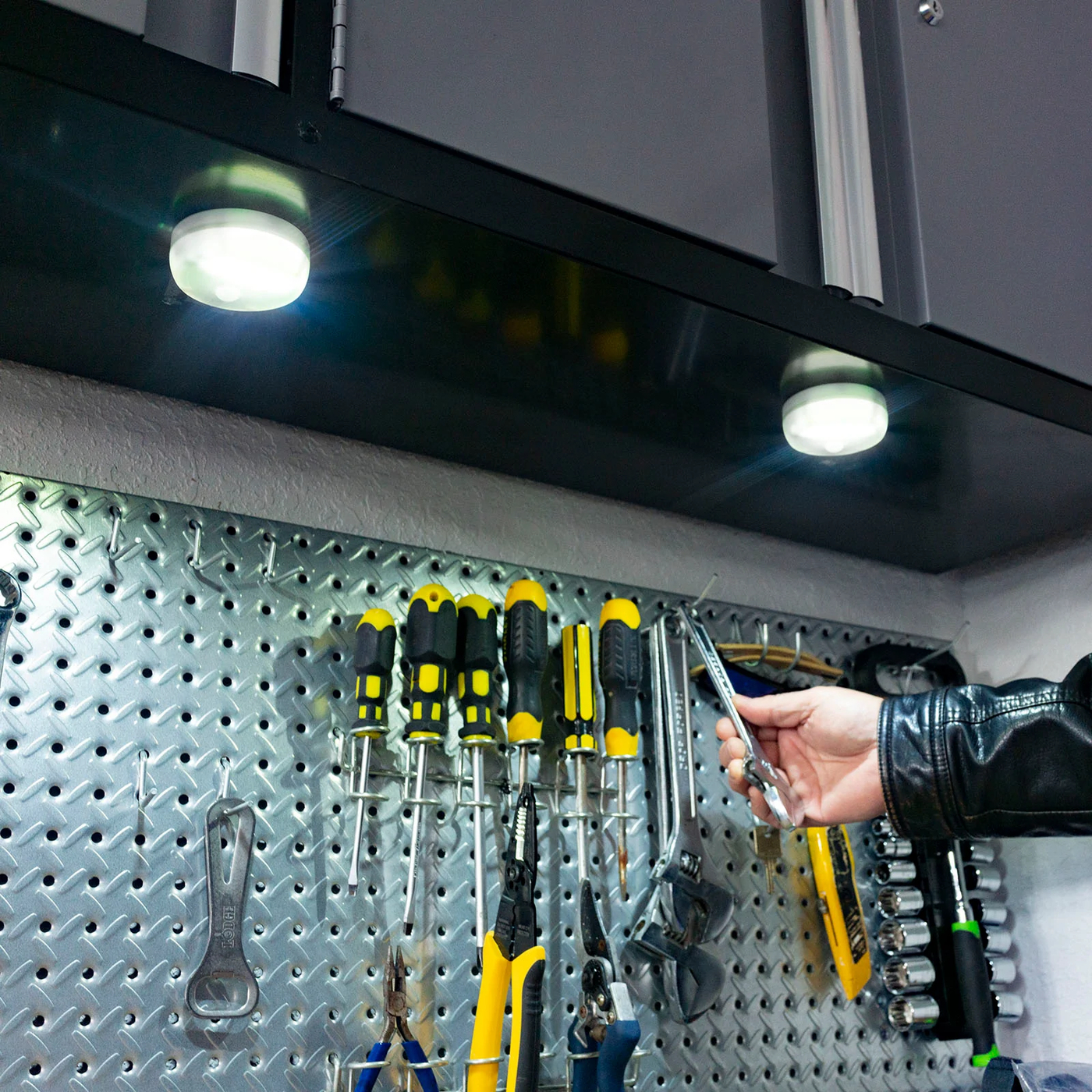 Powermaster YT-M415 Hareket Sensörlü Mıknatıslı Yapışkanlı İkili Dolap İçi Aydınlatma Işığı İçerik