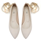 Azafran Beyaz Kadın Zincir Detaylı Deri Babet