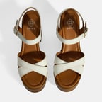 Beyaz Kadın Toka Detaylı Deri Sandalet