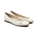 Jacinto Beyaz Kadın Zincir Detaylı Deri Babet