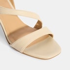 Kadın Bej Ayarlanabilir Tokalı Topuklu Deri Sandalet