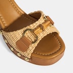 Kadın Bej Tokalı Aksesuarlı Detaylı Topuklu Sandalet