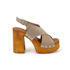 Kadın Bej Topuklu Süet Deri Sandalet