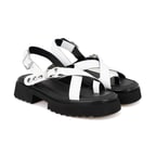 Kadın Beyaz Ayarlanabilir Tokalı Deri Sandalet