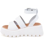 Kadın Beyaz Dolgu Tabanlı Deri Sandalet