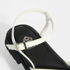 Kadın Beyaz Parmak Arası Deri Sandalet