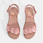 Kadın Pembe Ayarlanabilir Tokalı Çiçek Detaylı Metalik Deri Sandalet