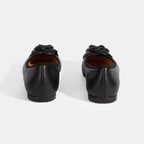 Kadın Siyah Aksesuar Detaylı Deri Babet 