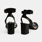 Kadın Siyah Ayarlanabilir Tokalı Deri Topuklu Sandalet