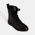 Kadın Siyah Bağcıklı Deri Postal Bot