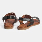 Kadın Siyah Cırt Detaylı Perforeli Deri Sandalet