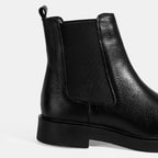 Kadın Siyah Lastik Detaylı Deri Bot