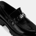 Kadın Siyah Metal Aksesuarlı Rugan Loafer