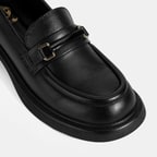 Kadın Siyah Metal Toka Detaylı Deri Loafer