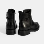 Kadın Siyah Metal Toka Detaylı Fermuarlı Deri Bot