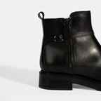 Kadın Siyah Metal Toka Detaylı Fermuarlı Deri Bot