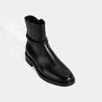 Kadın Siyah Metal Toka Detaylı Fermuarlı Deri Bot