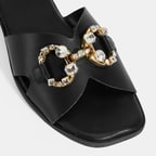 Kadın Siyah Taşlı Toka Aksesuarlı Deri Terlik