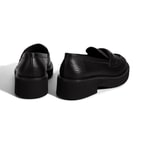 Kadın Siyah Toka Aksesuarlı Kalın Tabanlı Deri Loafer