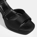 Kadın Siyah Toka Detaylı Topuklu Sandalet