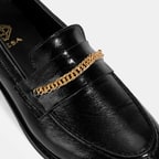 Kadın Siyah Zincir Aksesuarlı Deri Loafer