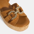 Kadın Taba Taşlı Toka Aksesuarlı Süet Dolgu Topuklu Sandalet