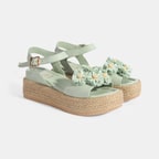 Kadın Yeşil Çiçek Aksesuarlı Ayarlanabilir Tokalı Deri Sandalet