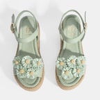 Kadın Yeşil Çiçek Aksesuarlı Ayarlanabilir Tokalı Deri Sandalet