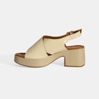 Krem Kadın Toka Detaylı Deri Sandalet