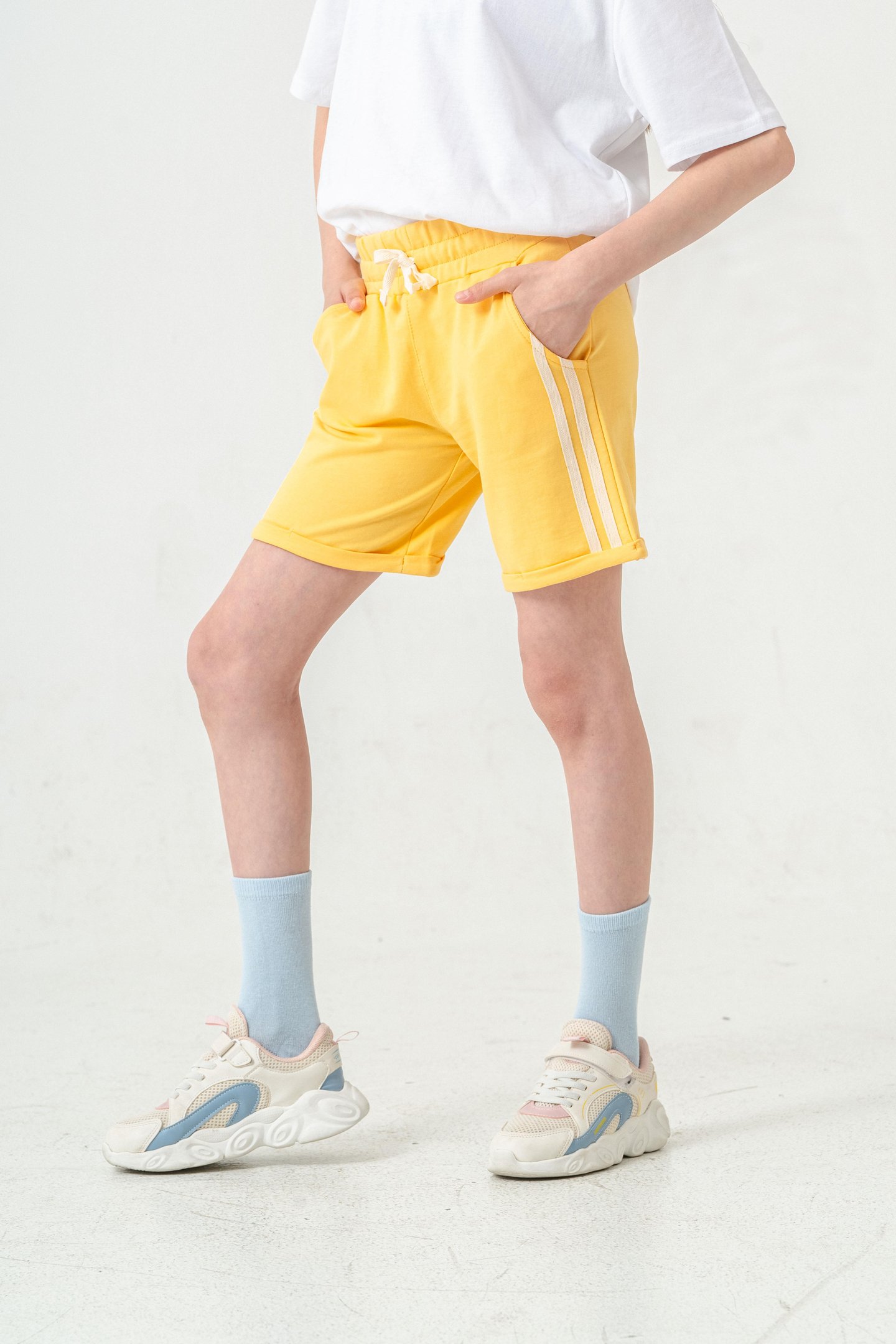 Duble Paçalı Yanları Şeritli Kız Çocuk Şort