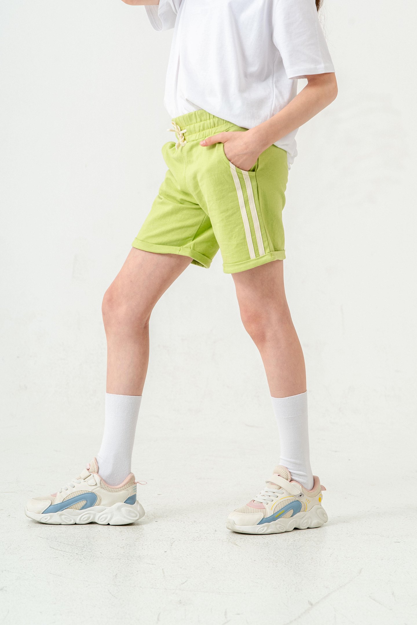 Duble Paçalı Yanları Şeritli Kız Çocuk Şort