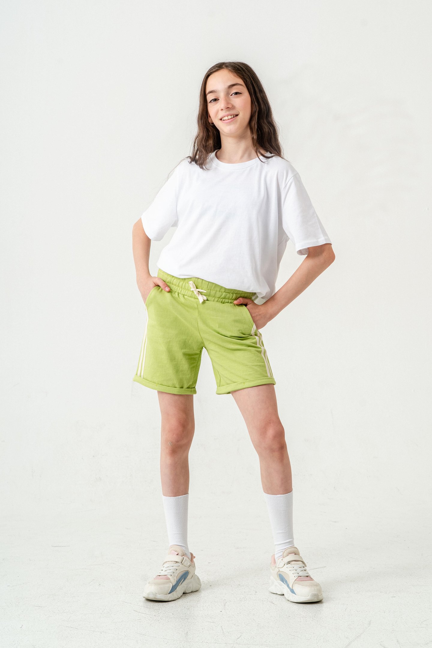 Duble Paçalı Yanları Şeritli Kız Çocuk Şort