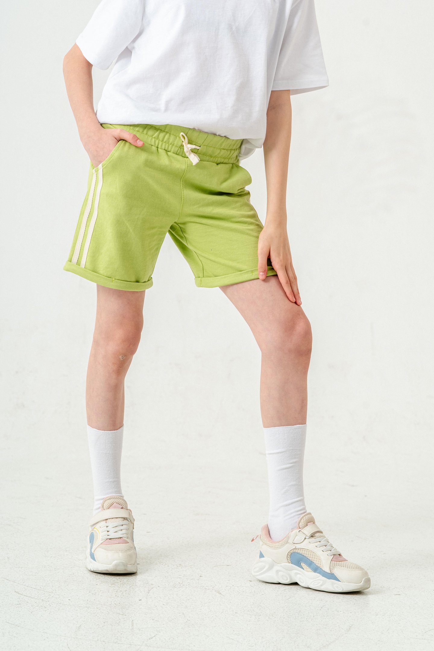 Duble Paçalı Yanları Şeritli Kız Çocuk Şort