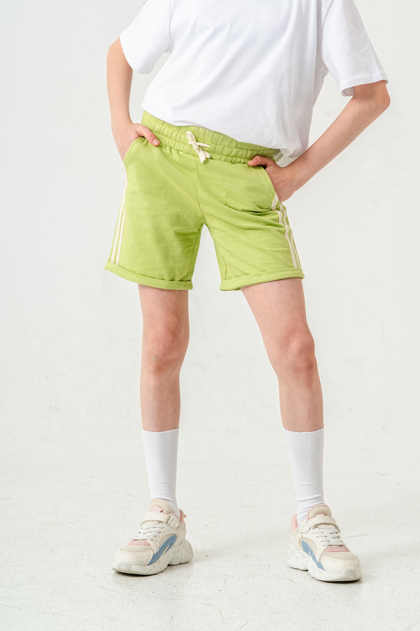 Duble Paçalı Yanları Şeritli Kız Çocuk Şort