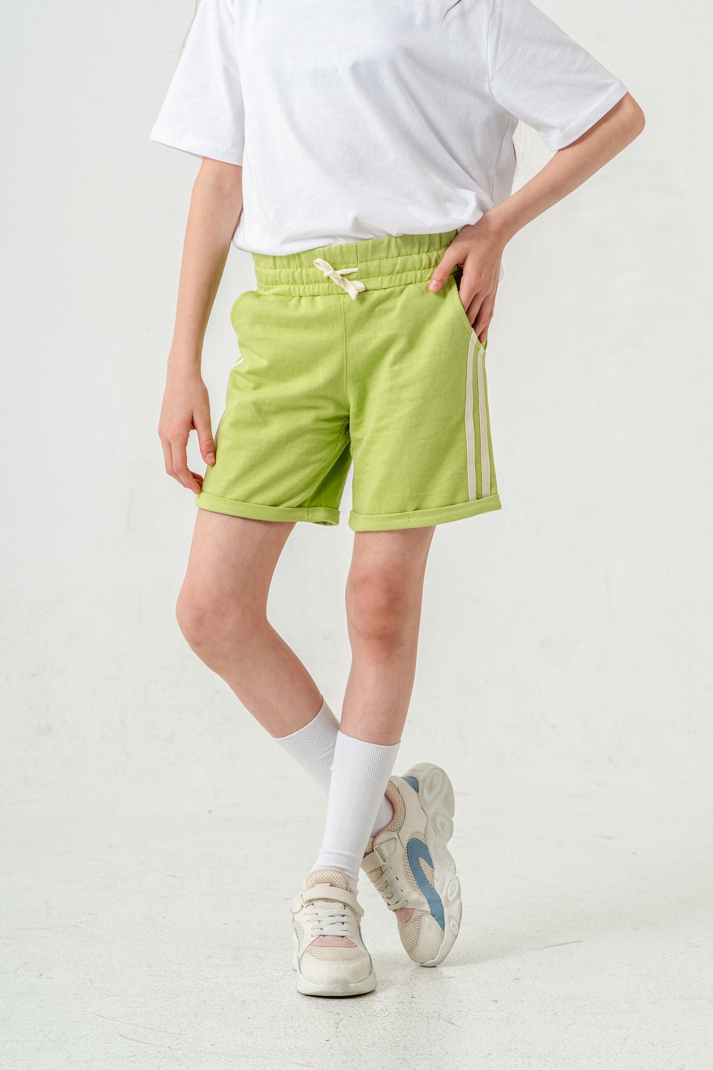 Duble Paçalı Yanları Şeritli Kız Çocuk Şort